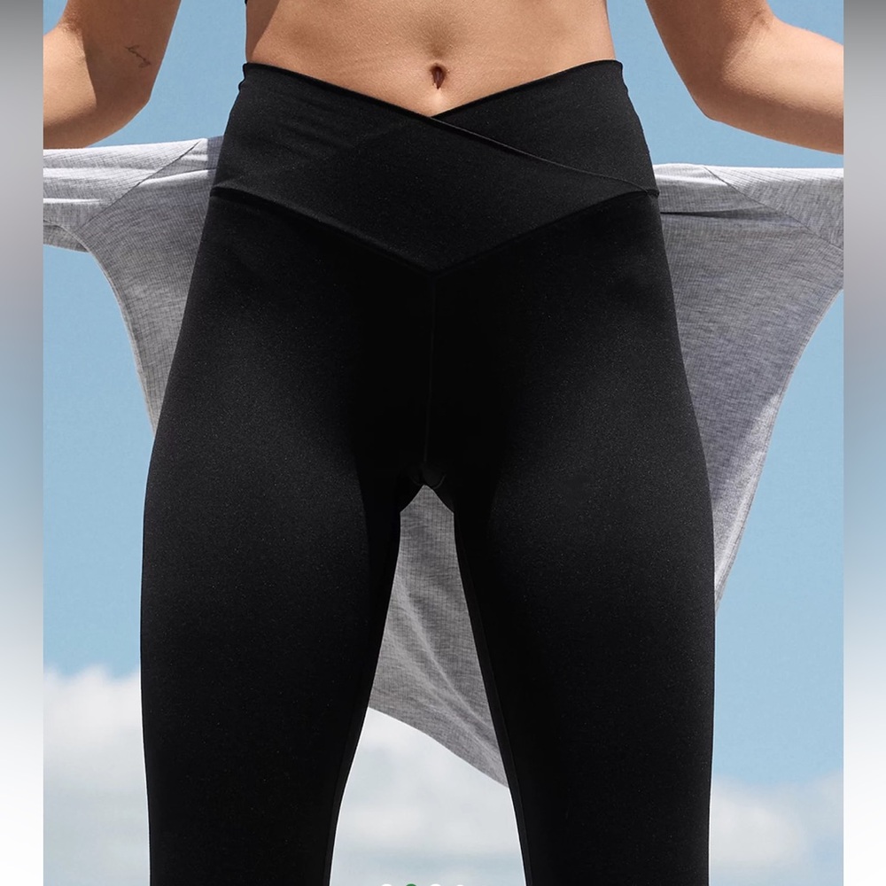 OFFLINE By Aerie Real Me High Waisted Crossover Legging Size Medium